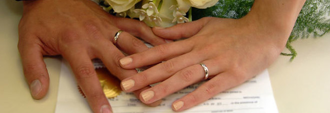 “Vado in bagno” e sparisce. La scoperta choc di uno sposino