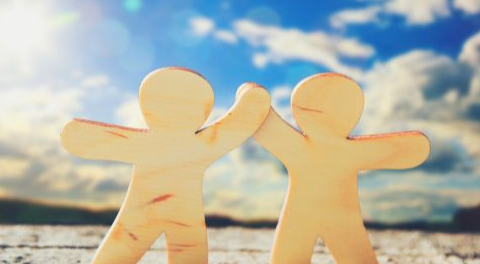 Amicizie pericolose: ecco quando e perché tenere a distanza gli amici