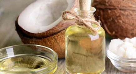 Olio di cocco: ecco come sostituire il burro e friggere senza olio di semi