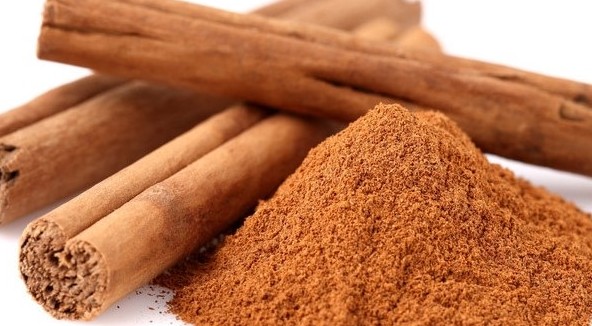 Ecco cosa succede se prima di colazione bevi cannella e limone