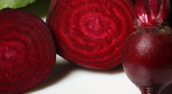 Succo di barbabietola rossa, ecco perché è considerato una bevanda miracolosa
