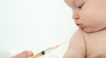 A Torino necessarie 250 lettere per i genitori che non hanno vaccinato i figli: «Niente scuola per i vostri bambini»