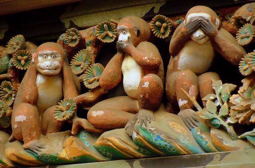 L’insegnamento delle tre sagge scimmie del santuario di Toshogu