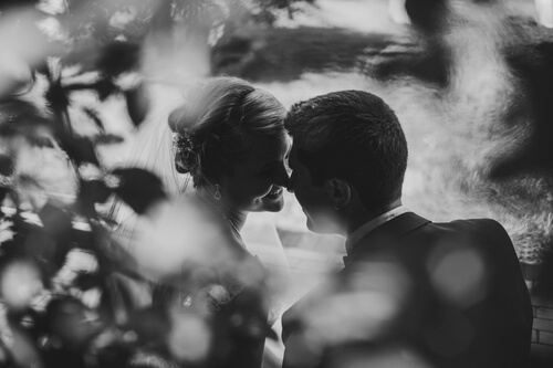 Romanticismo esagerato: causa di infelicità?