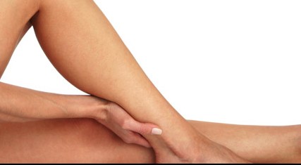 Cosa fare in estate per evitare il gonfiore alle caviglie