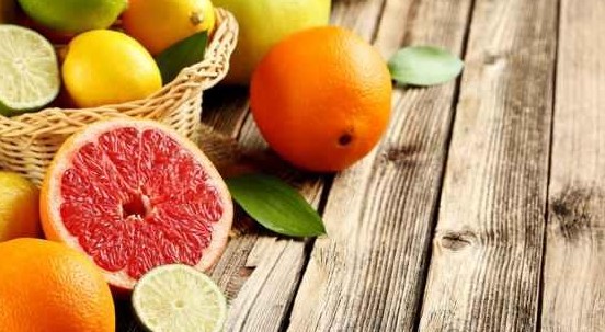 Dieta del limone e del pompelmo: come funziona, cosa mangiare e controindicazioni