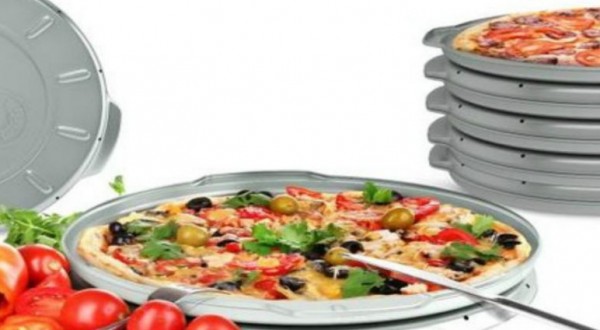 Un contenitore per la pizza da asporto riutilizzabile