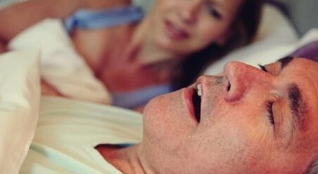 Apnea notturna: cause, sintomi e trattamenti