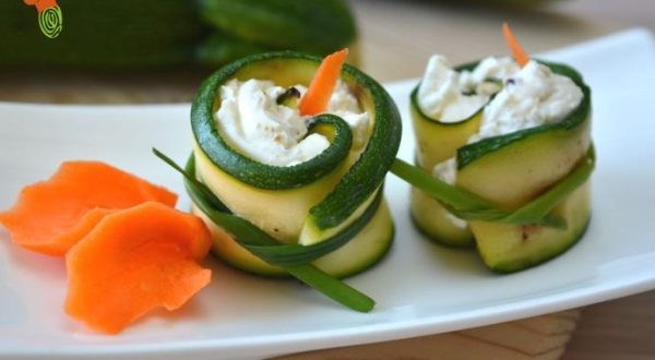 Involtini vegetariani di zucchine al pistacchio