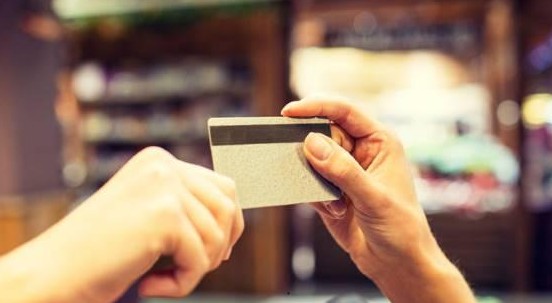 5 consigli per chi è ancora indeciso a pagare con carta o tramite smartphone