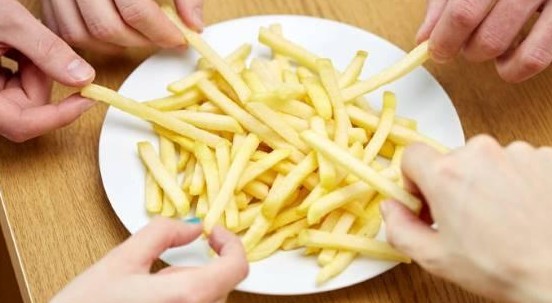 Ecco perché il nostro cervello desidera ardentemente le patatine fritte