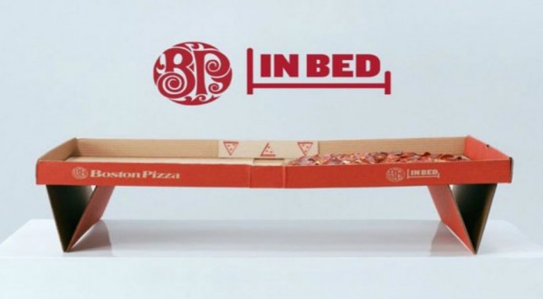 Il cartone della pizza diventa un tavolino