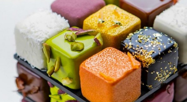 Su Instagram spopola la torta cubo di Rubik