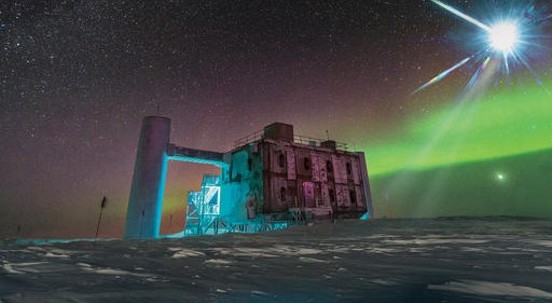 Una piccola collisione al Polo Sud ha appena cambiato il modo in cui osserviamo l’universo