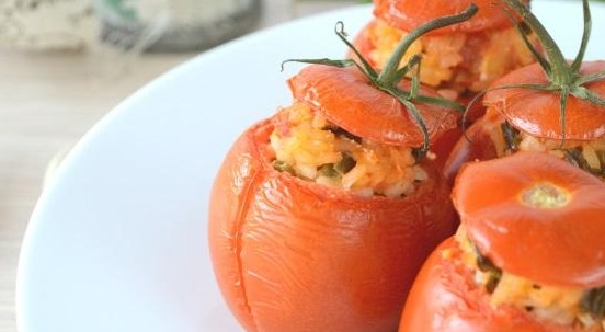 Pomodori ripieni di riso e fagiolini