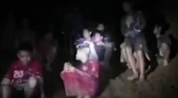 Sei ragazzi fuori dalla grotta. Il punto sui soccorsi in Thailandia
