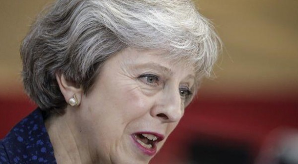 Theresa May: Stop agli europei che vengono da noi in cerca di lavoro