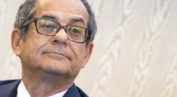 Tria: “Attaccare le banche mina il nostro Paese”
