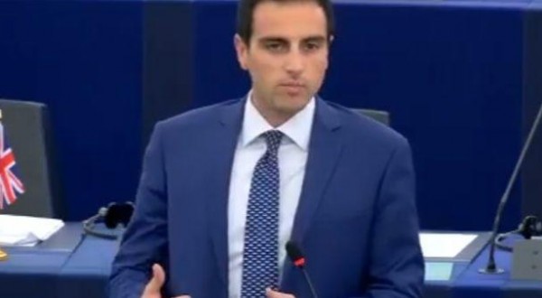 «Sparita» la laurea dal curriculum del portavoce M5S al Parlamento Europeo