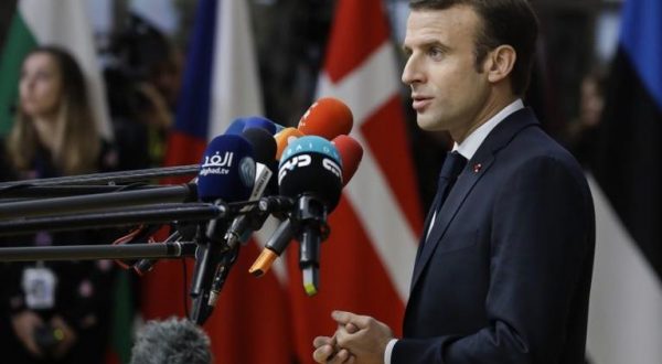 Macron: «14 reattori verranno chiusi»