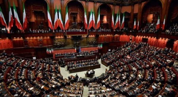 Il DDL per la riduzione parlamentari passa alla Camera