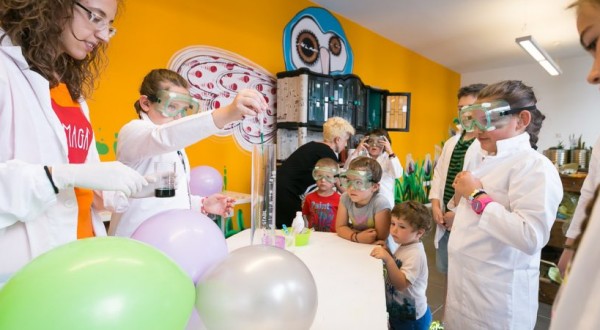 Magà: il personaggio che rinuncia alla magia per dedicarsi alle scoperte e alla scienza