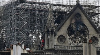 A Parigi, i colossi del lusso si mobilitano per ricostruire Notre Dame de Paris