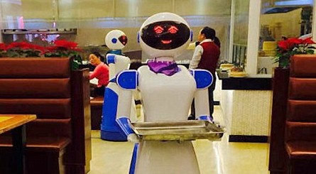 Due cameriere ROBOT al  Gran Caffè Rapallo
