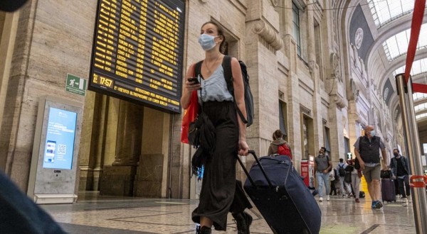 In Lombardia mascherine obbligatorie fino al 14 luglio. Il 10 aprono le discoteche