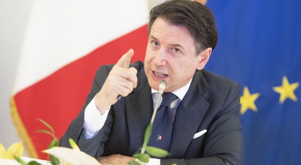 Il Governo lavora per semplificare? Complicato, meglio rinviare