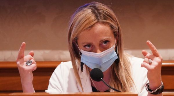 Meloni “Ponti d’oro a Berlusconi, ma non andrà mai a sinistra”