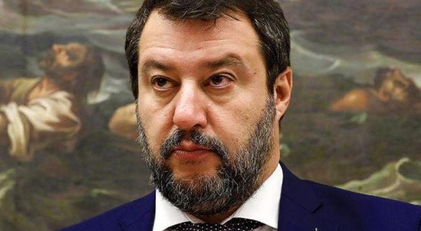 Salvini annuncia ostruzionismo “folle parlare di porti”