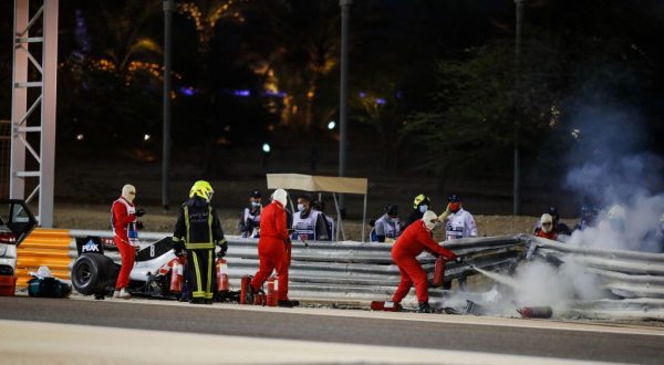 Hamilton vince anche in Bahrain, Verstappen e Albon sul podio