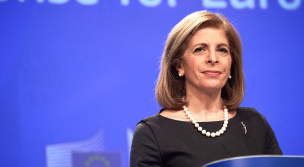 Covid, Commissione Ue “Rendere Natale più sicuro, non cancellarlo”