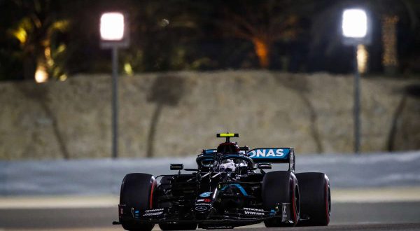 Bottas in pole nel Gp di Sakhir, seconda fila per Leclerc