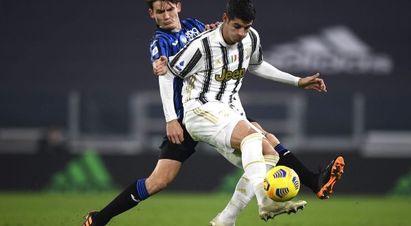 Freuler risponde a Chiesa e CR7 sbaglia penalty, Juve-Atalanta 1-1