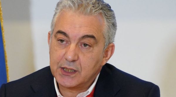 Coronavirus, Arcuri “Distribuiremo i vaccini dai più anziani in giù”