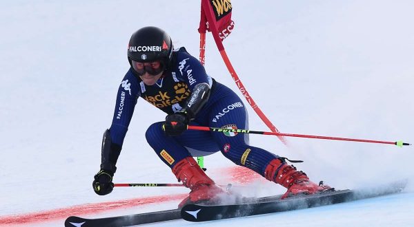 Suter vince discesa in Val d’Isere, Goggia torna sul podio