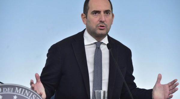 Spadafora “Escludo tifosi negli stadi a gennaio”