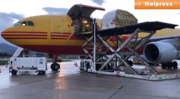 Giunto a Ciampino aereo con migliaia di dosi vaccino