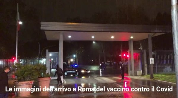 Il vaccino contro il Covid è arrivato a Roma. Le immagini