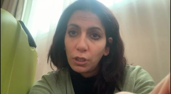 L’appello straziante di una madre. Sola e con tre figli, bloccata all’aeroporto di Londra