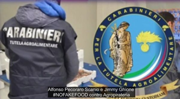 Agropirateria, Pecoraro Scanio e Jimmy Ghione premiano Carabinieri Forestali”