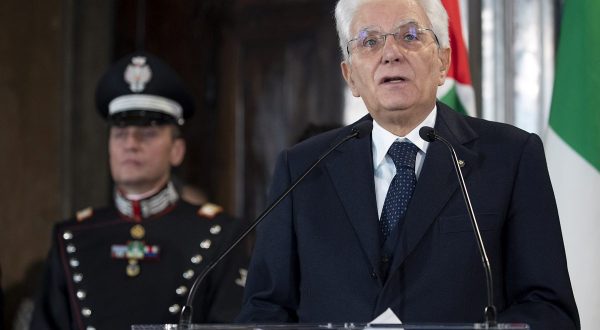 Mattarella riceve Conte “Uscire velocemente dall’incertezza”