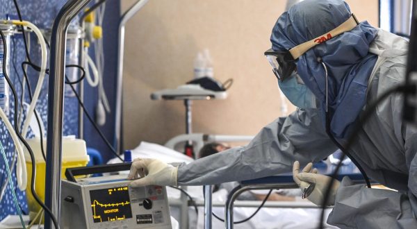 Coronavirus, 17.246 nuovi casi e 522 decessi in 24 ore