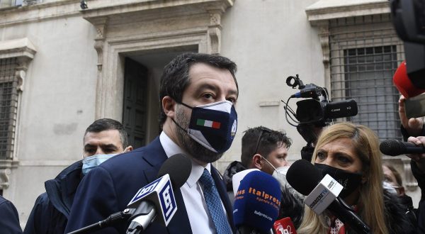 Governo, Salvini “Dibattito surreale, il problema è la poltrona”