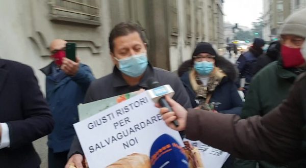 MIlano, ristoratori dal Prefetto con chiavi attività chiuse