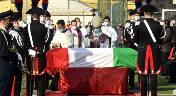 A Limbiate l’ultimo saluto ad Attanasio “Sarai giovane per sempre”