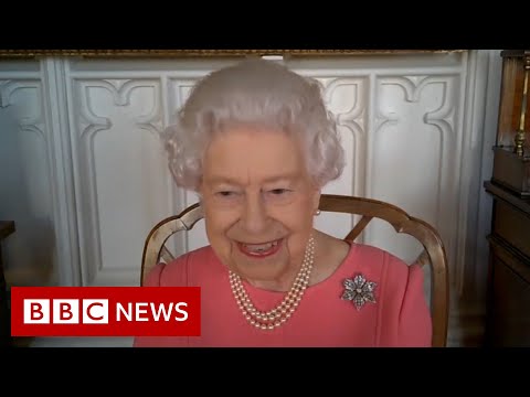 Queen says Covid vaccine ‘didn’t hurt at all’ – BBC News