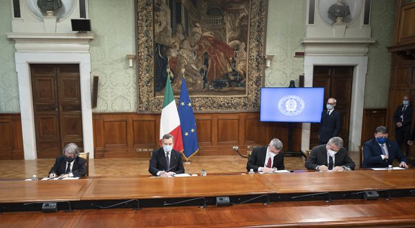 Firmato Patto per il lavoro pubblico, sindacati “Traguardo strategico”